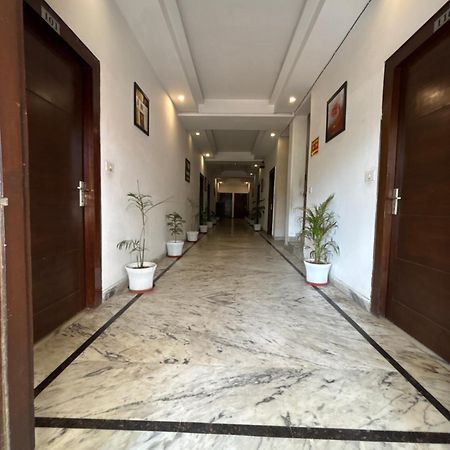 Hotel Tara Palace By Goyal Hoteliers อัครา ภายนอก รูปภาพ