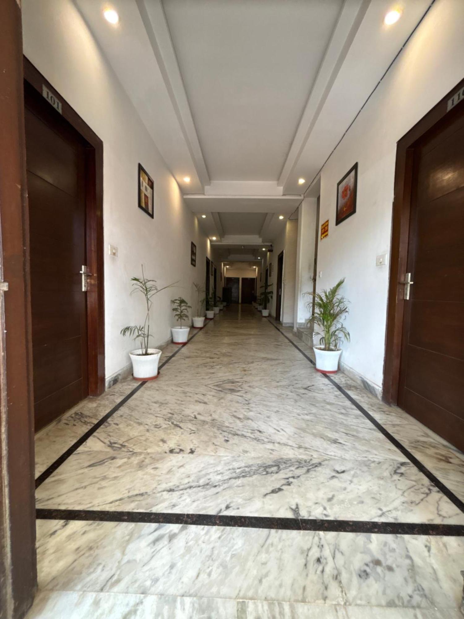 Hotel Tara Palace By Goyal Hoteliers อัครา ภายนอก รูปภาพ